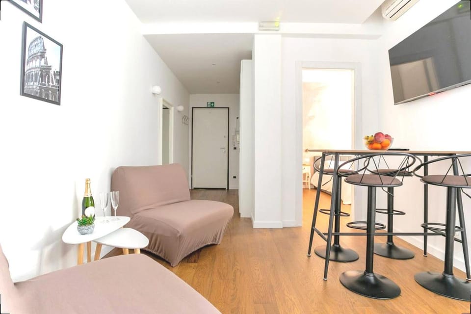 TV and multimedia, Living room, Seating area, Dining area