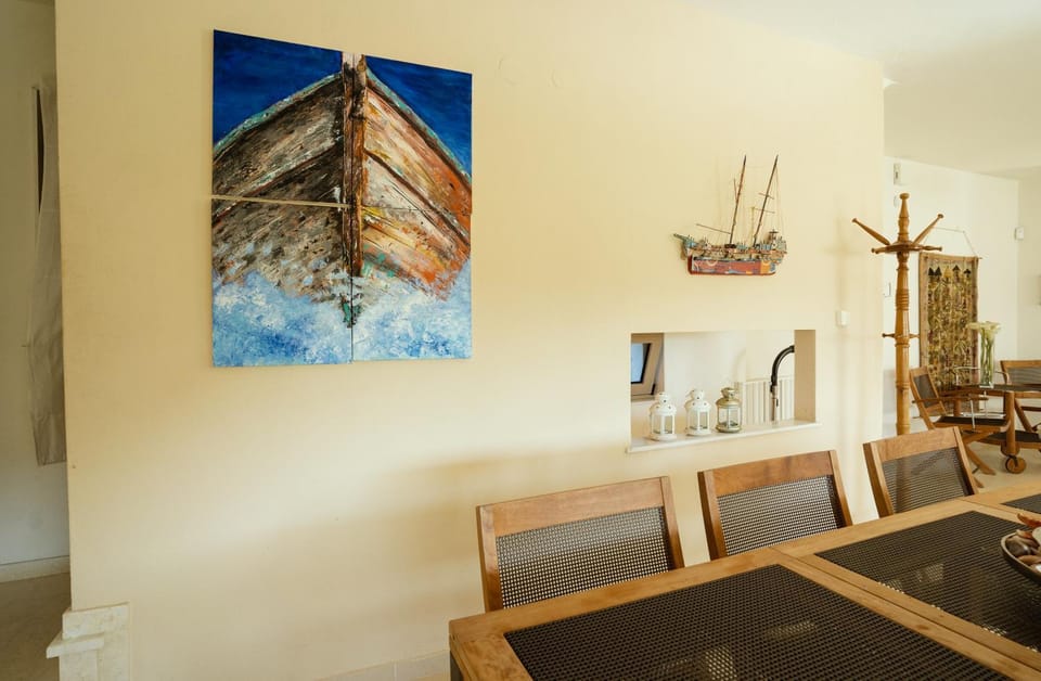 Living room, Decorative detail, Seating area, Dining area