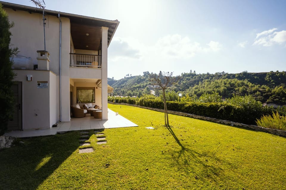Property building, Day, Natural landscape, Garden