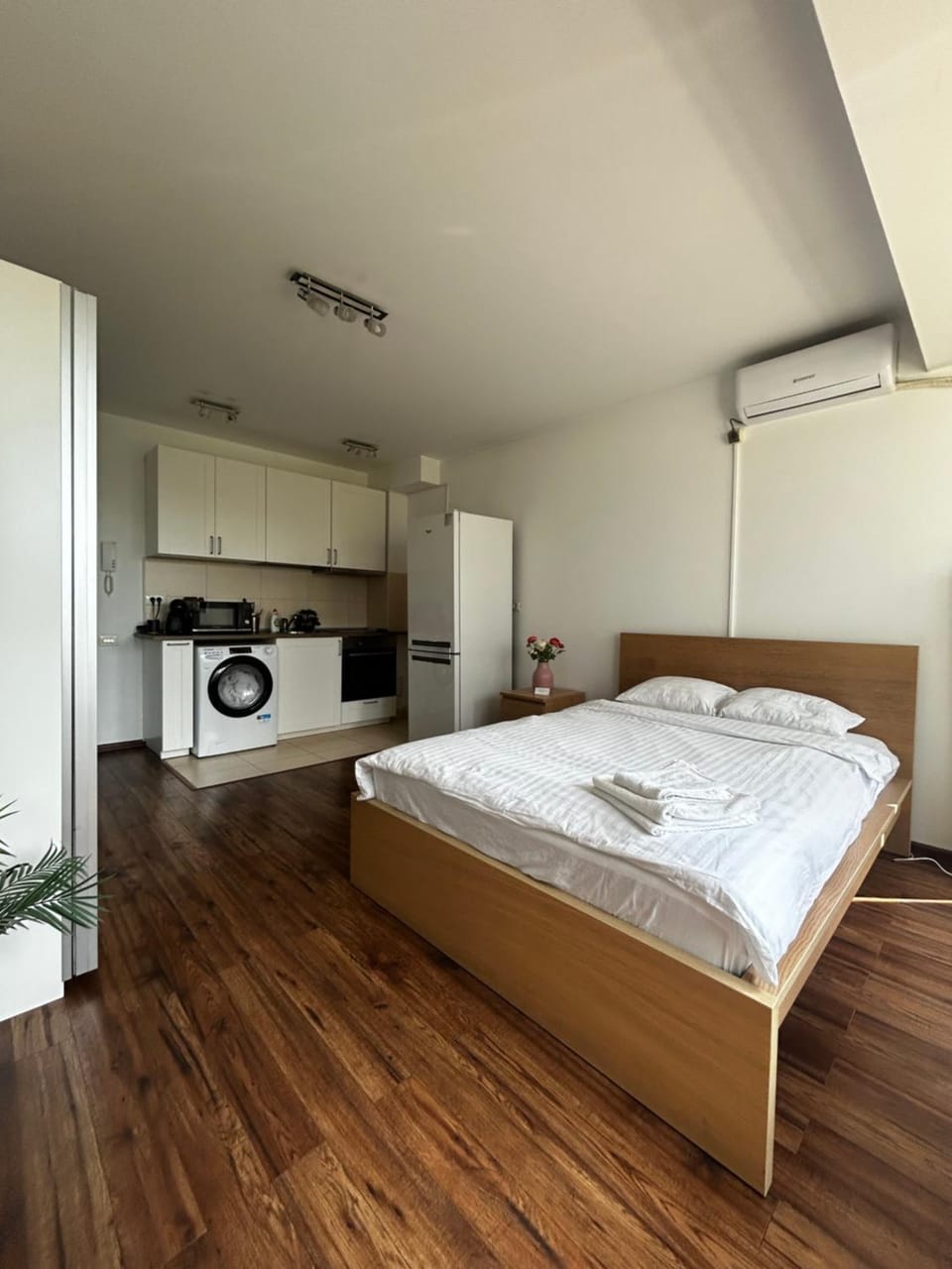 Cozy Apartment with Self Check-in near Promenada Mall and Verdi Park Apartment in Bucharest