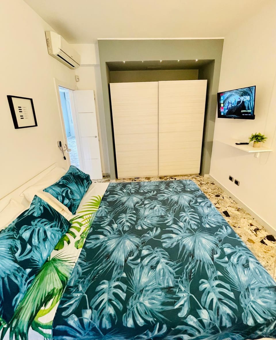 Bed, TV and multimedia, Photo of the whole room, Bedroom, air conditioner