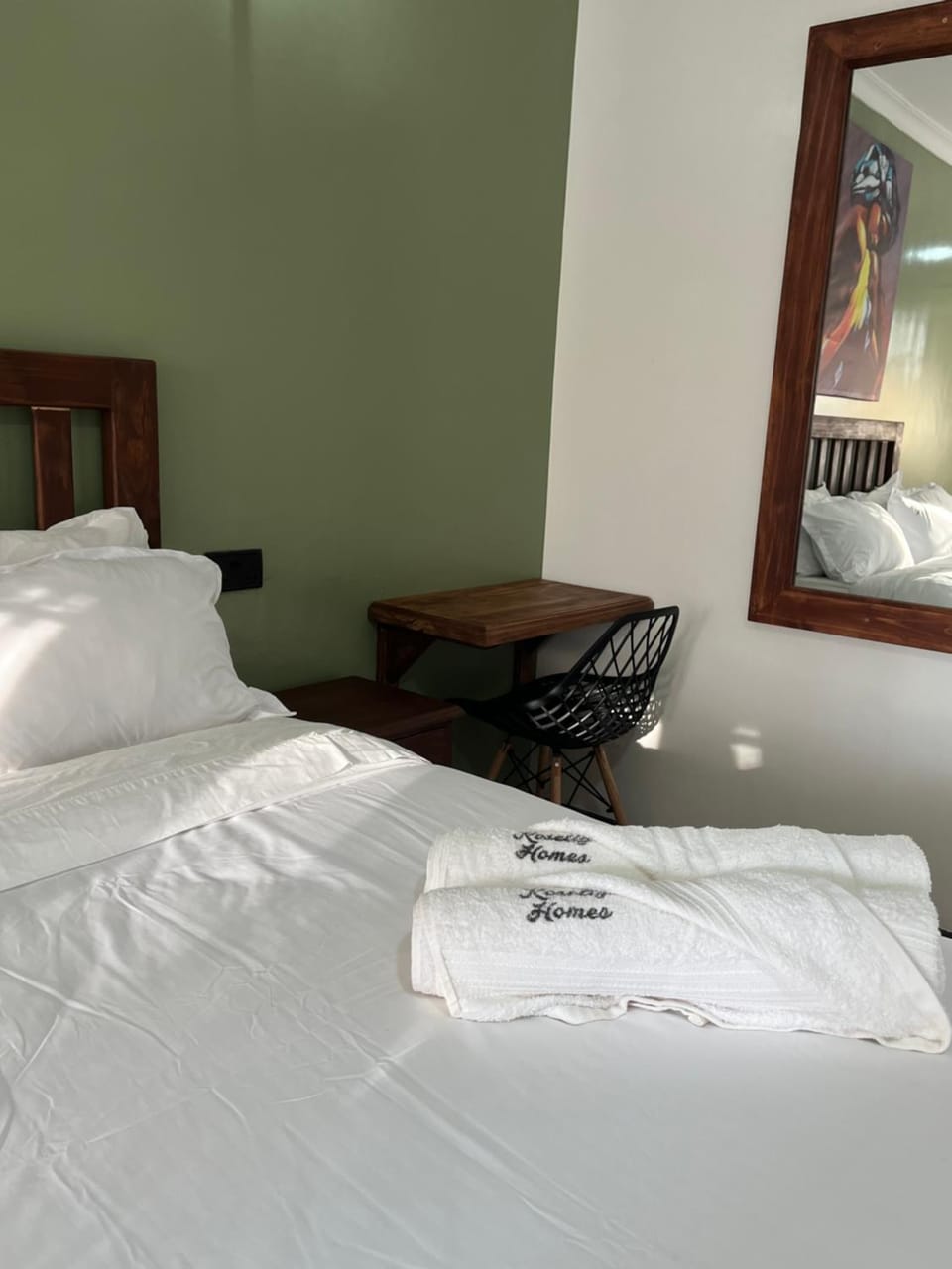 Bed, Seating area
