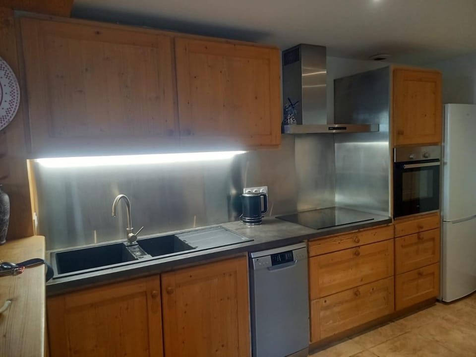 Appartement centre du village brides les bains Apartment in Les Allues