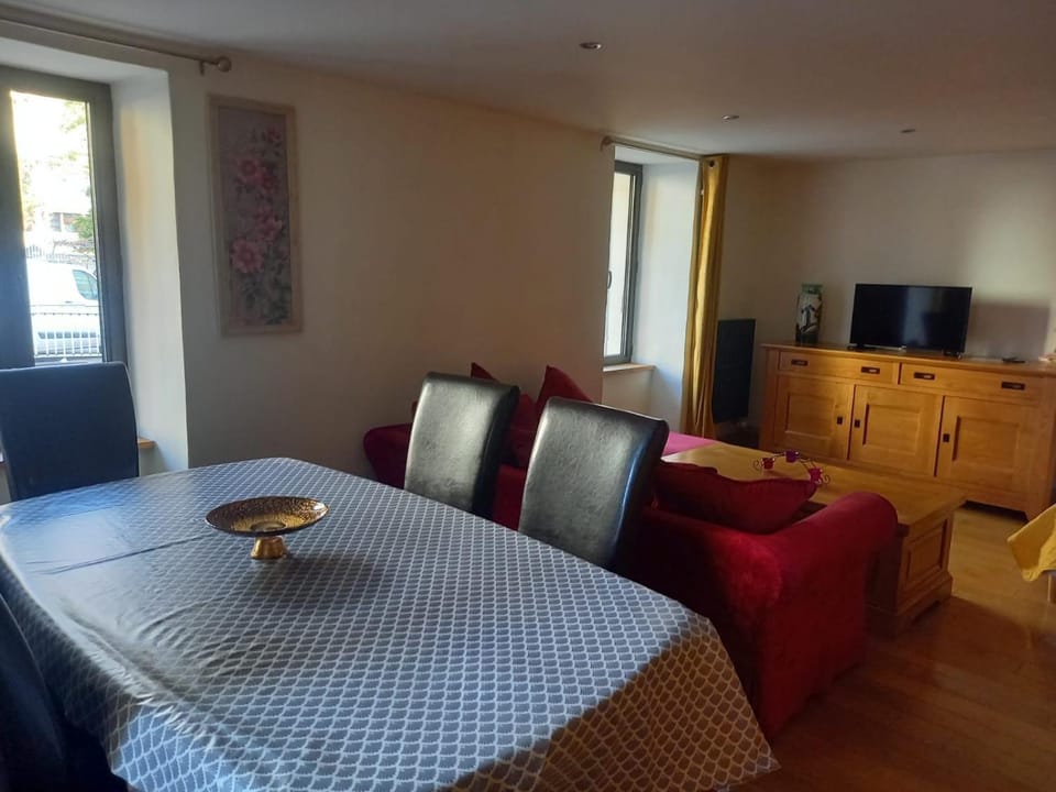 Appartement centre du village brides les bains Apartment in Les Allues