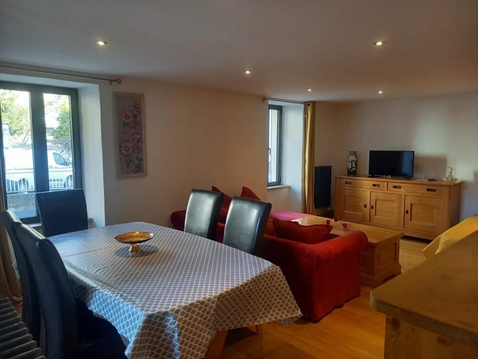 Appartement centre du village brides les bains Apartment in Les Allues