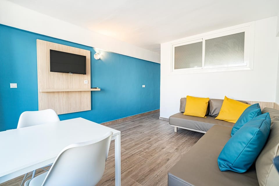 TV and multimedia, Living room, Seating area