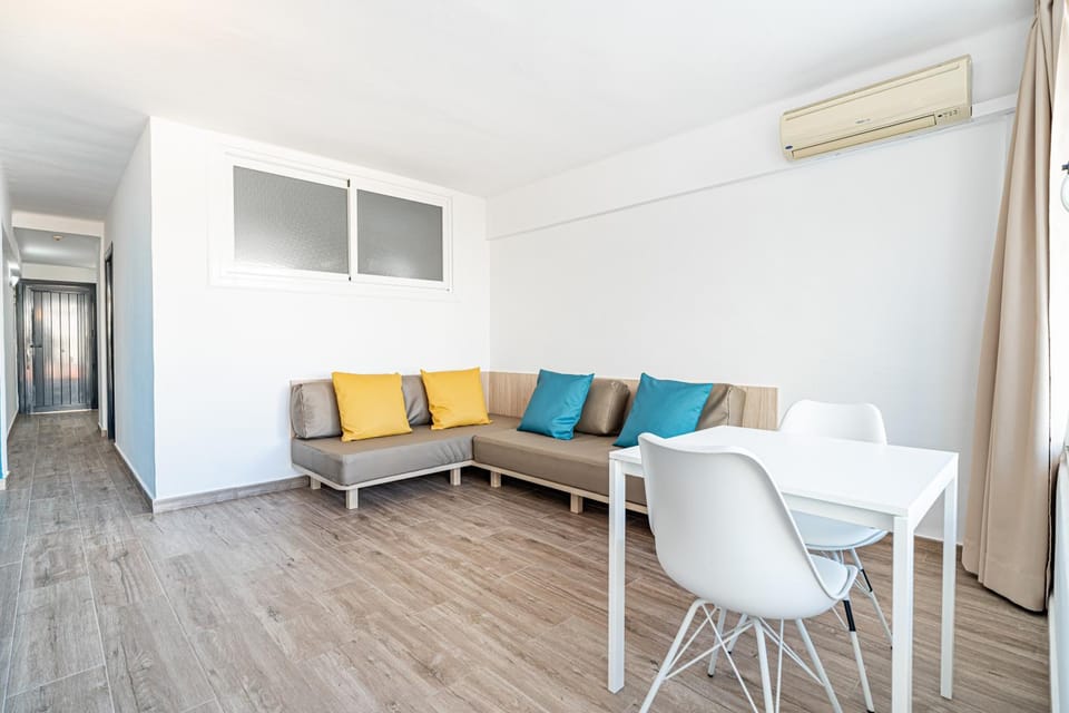 Living room, Dining area, air conditioner