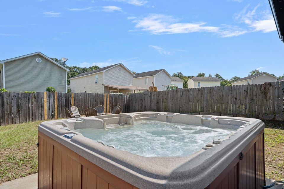 Cozy 2 Bedroom Duplex In Charlotte, Jacuzzi, Sleeps 6 plus 2 House in Pineville