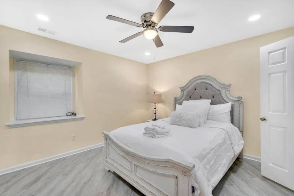 Cozy 2 Bedroom Pineville-Matthews Duplex Sleeps 8 House in Pineville