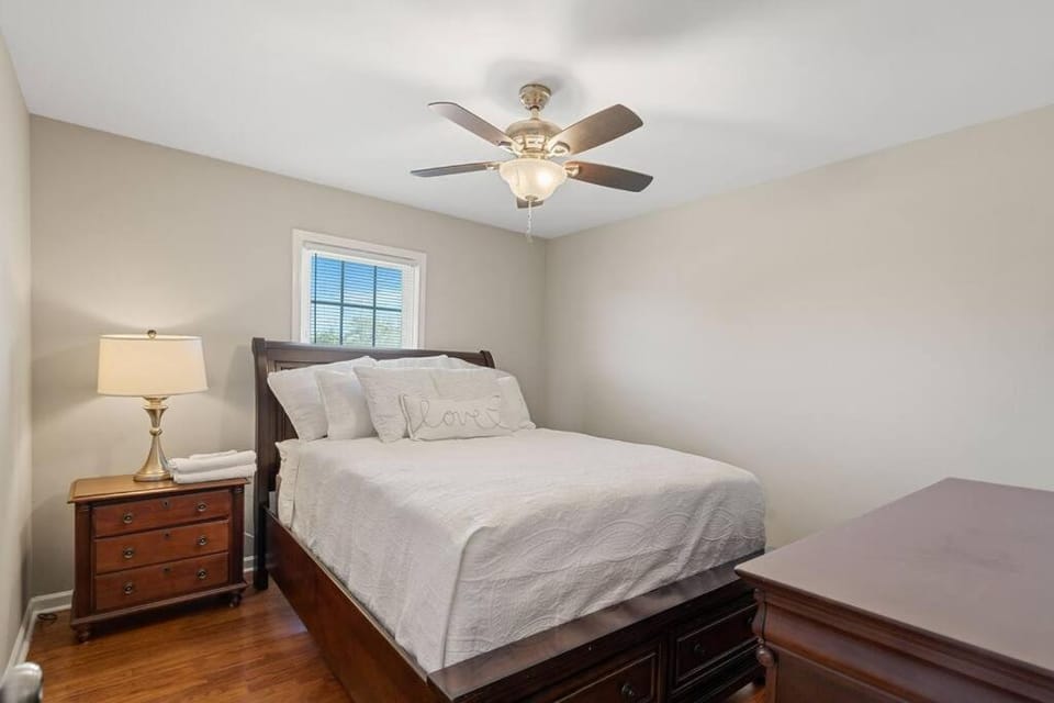 Cozy 3bedroom Bungalow In Davidson Sleeps 8 House in Cornelius
