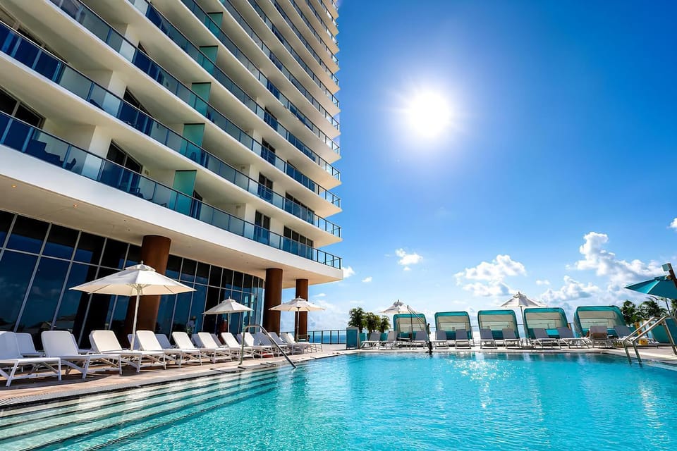 Beachfront 3 Bedroom Condo with Cabanas and Pools Apartment in Hollywood Beach