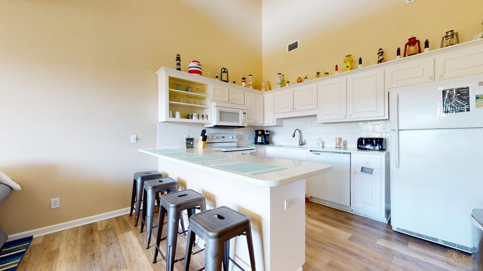 Near Pier Park and Beach - Pools Onsite - FLPCB66 Apartment in Panama City Beach