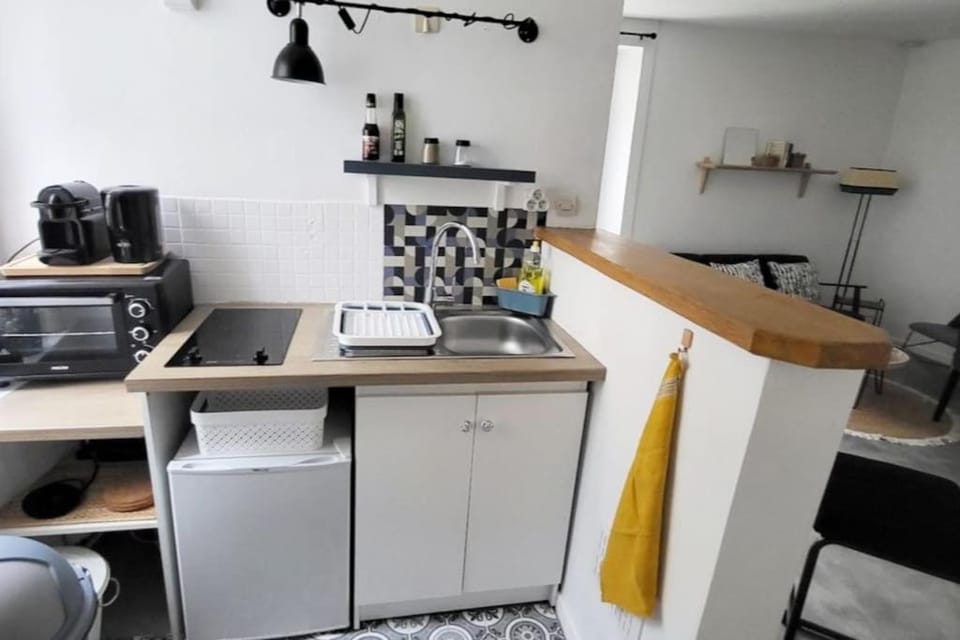 Kitchen or kitchenette, oven, pet friendly, stove