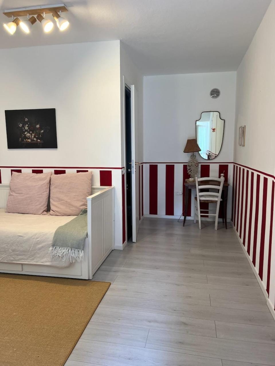 Photo of the whole room, Seating area, Bedroom