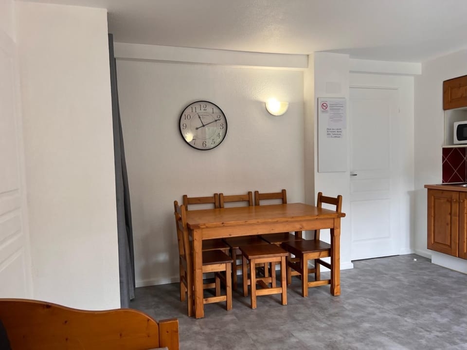 Dining area, Meals