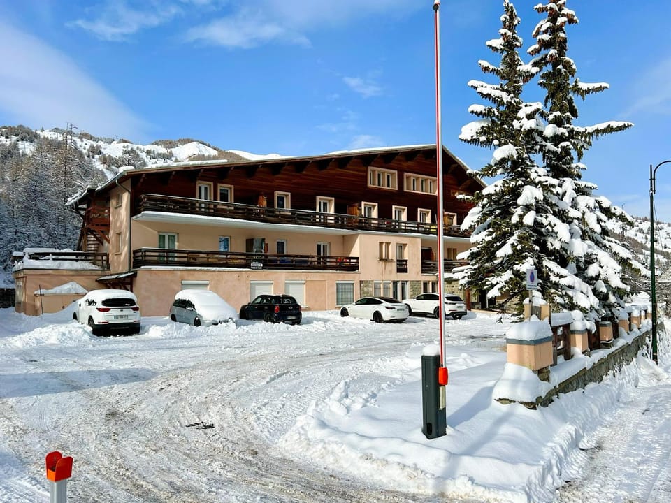 Property building, Natural landscape, Winter, Parking