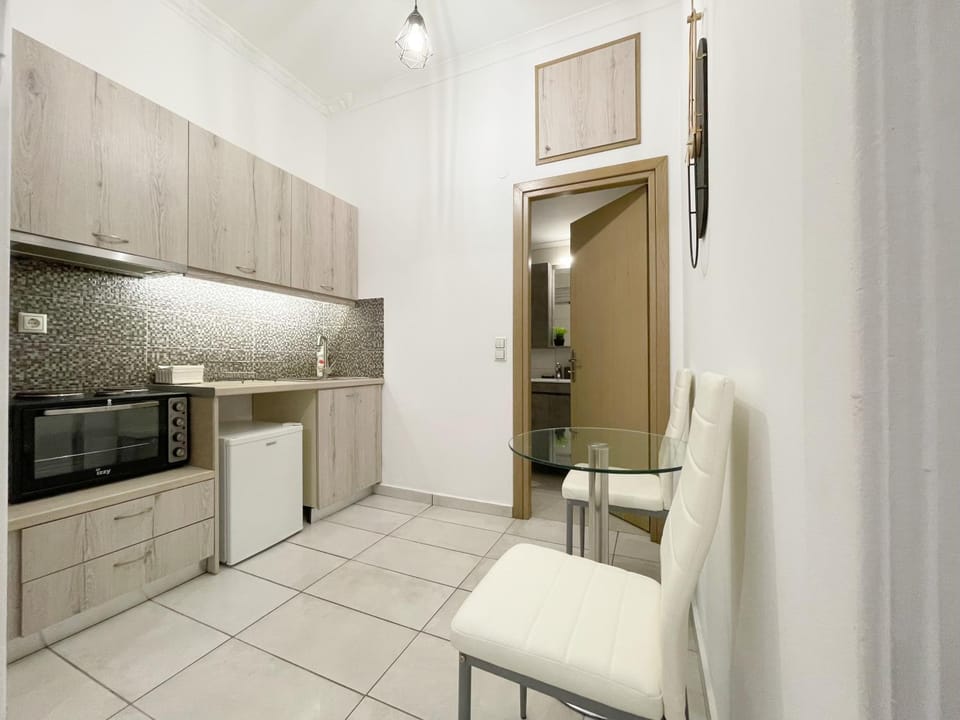 Kitchen or kitchenette, oven, kitchen