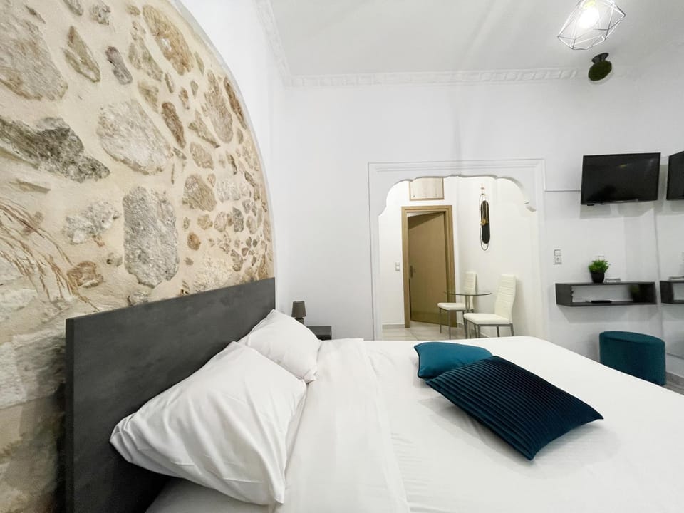 Bed, Photo of the whole room, Decorative detail, Bedroom