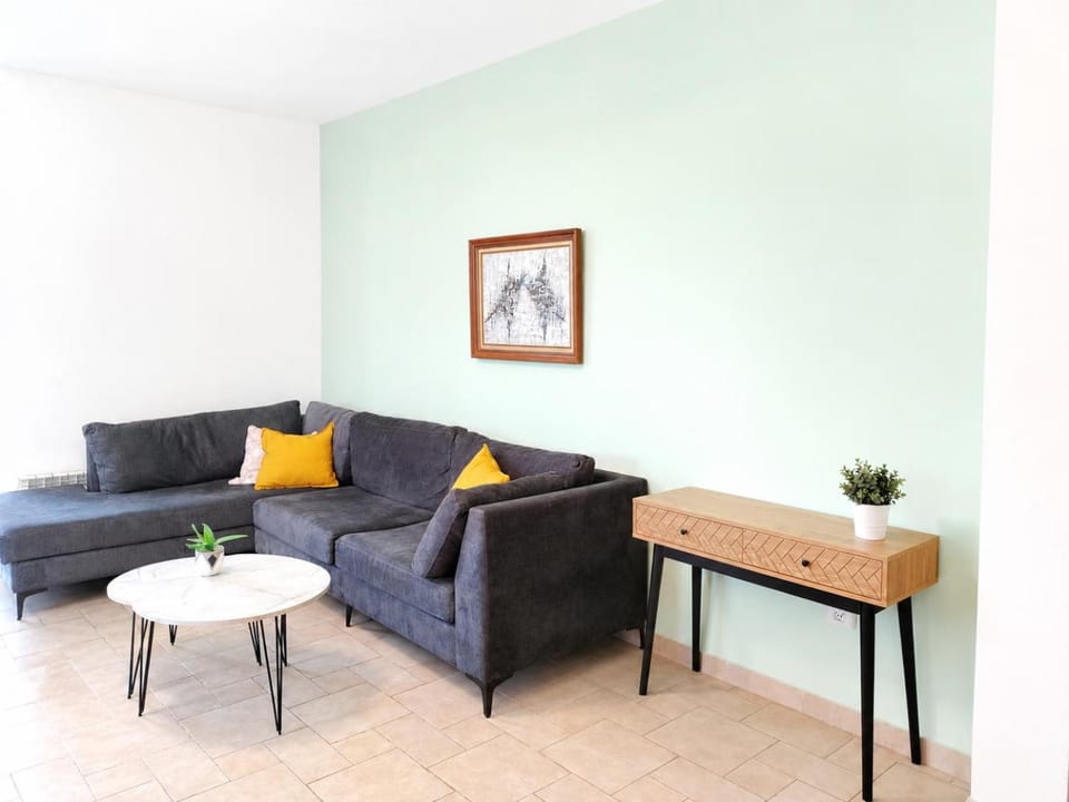 Living room, Business facilities