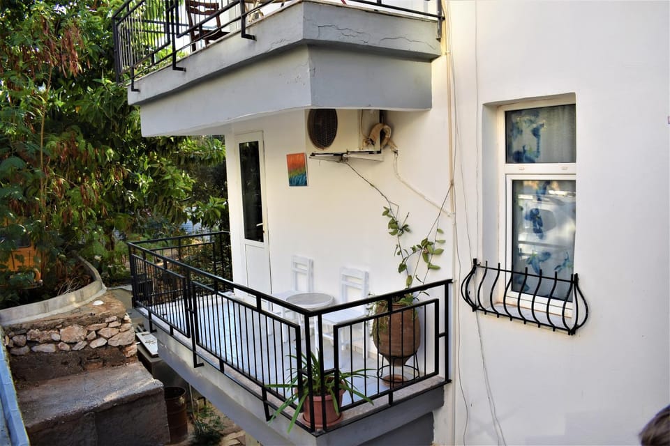 Property building, Garden, Balcony/Terrace