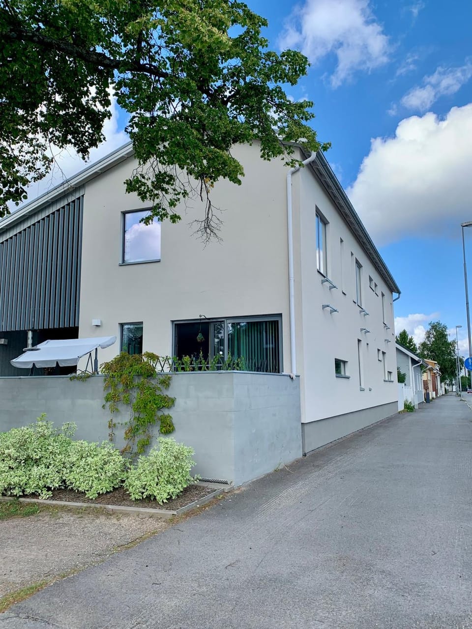Property building, Street view