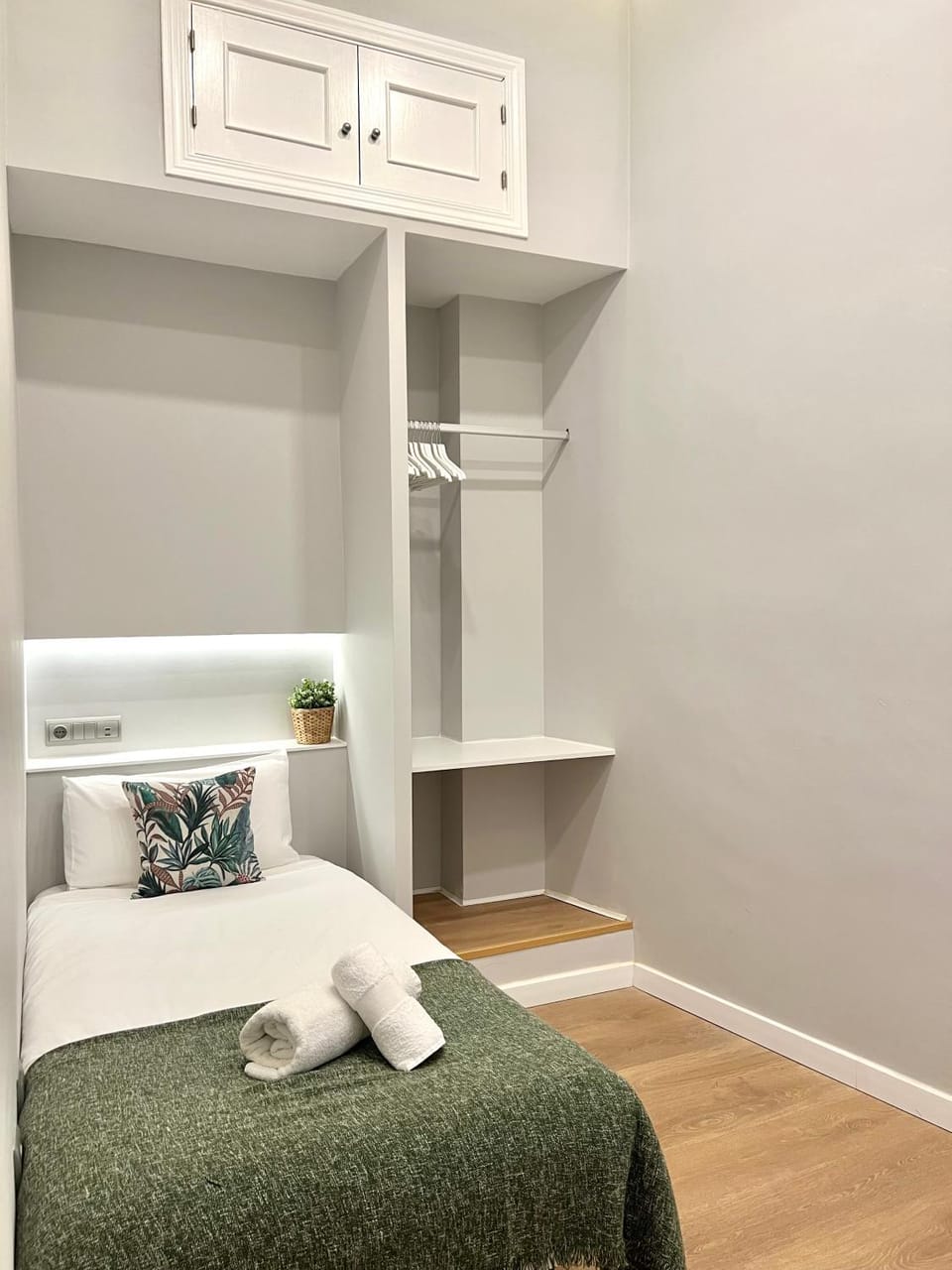 Bed, Photo of the whole room, Bedroom, towels, wardrobe