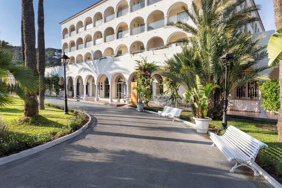 Facade/entrance, Garden, Balcony/Terrace