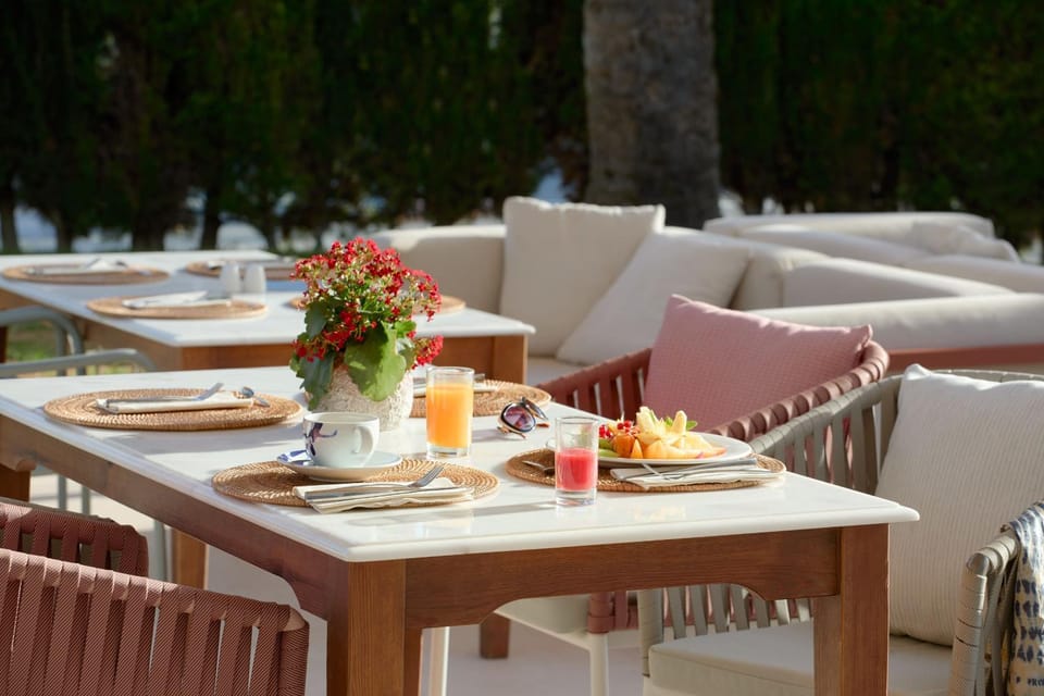 Restaurant/places to eat, Garden, Coffee/tea facilities, Food and drinks, Dining area, Breakfast, Drinks