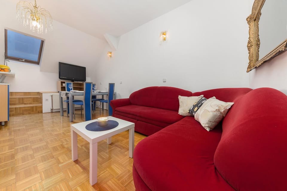 Communal lounge/ TV room, TV and multimedia, Living room