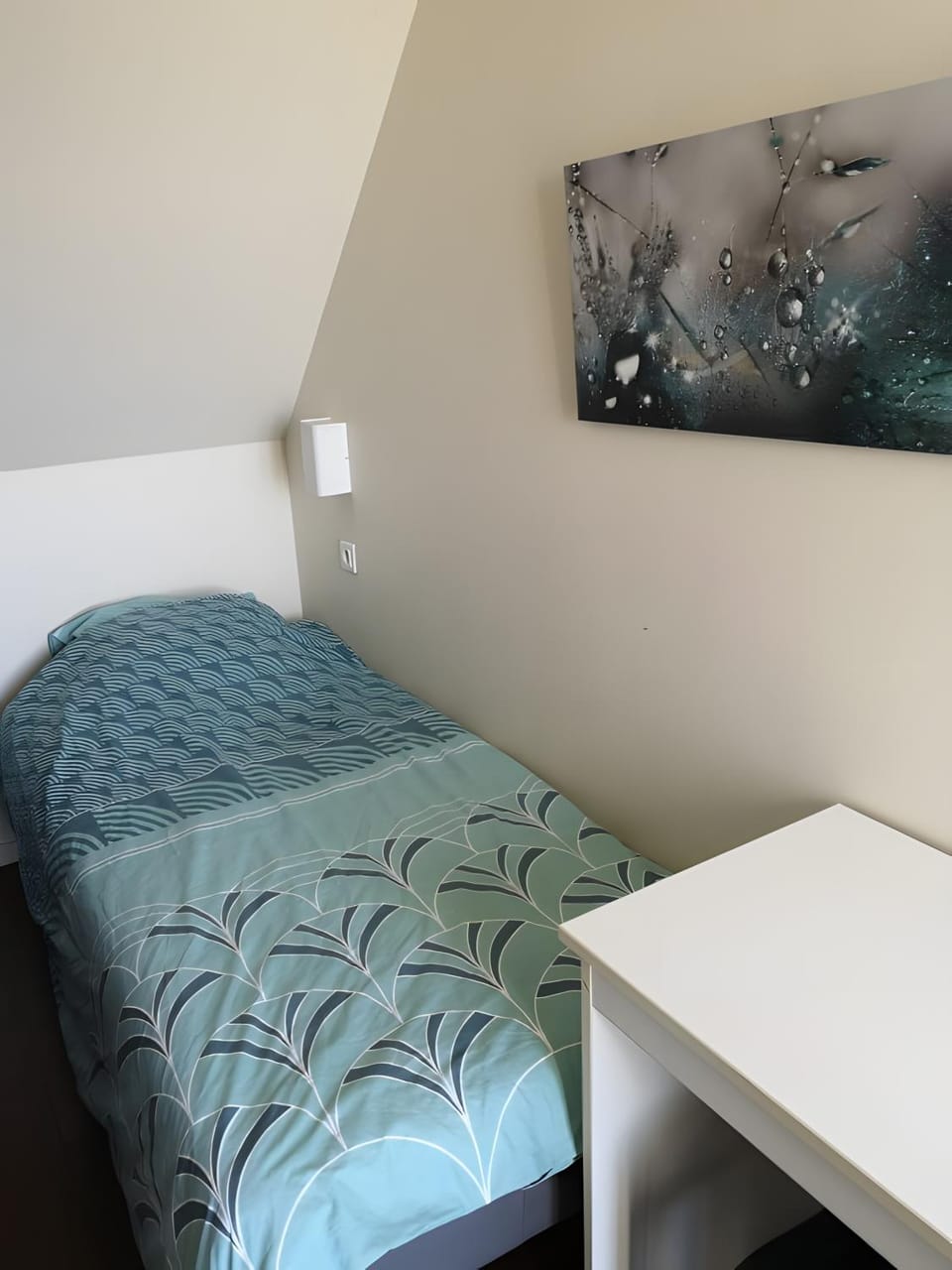 Property building, Living room, Bedroom