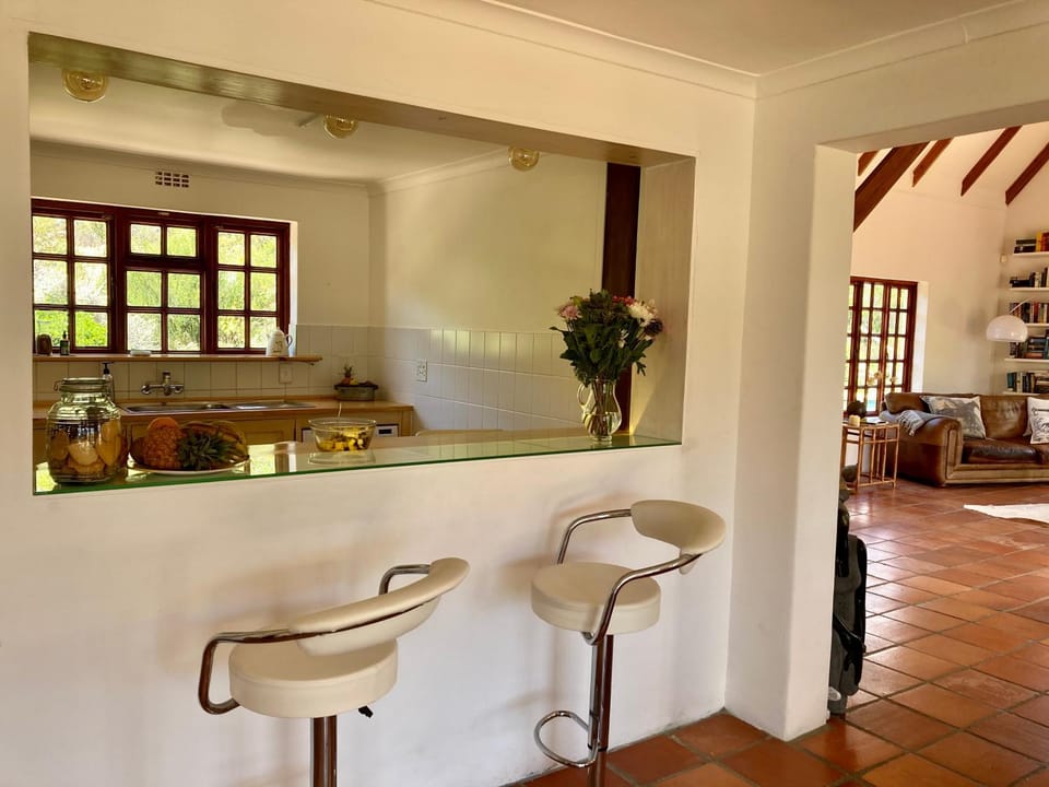Kitchen or kitchenette, Seating area