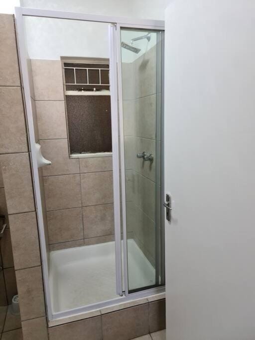 Cosy apartment with secure parking Apartment in Johannesburg