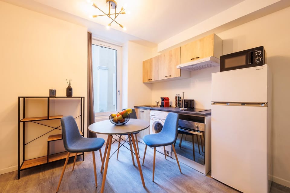 Dining area, minibar, pet friendly, stove, toaster