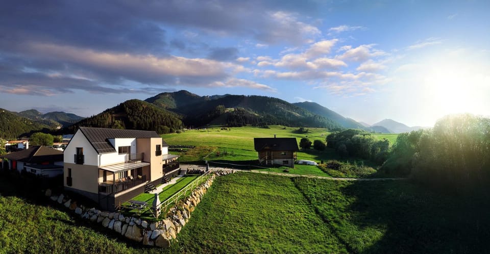 Property building, Facade/entrance, Off site, Neighbourhood, BBQ facilities, View (from property/room), View (from property/room), Balcony/Terrace, Balcony/Terrace, Mountain view, Mountain view, Location, Sunset