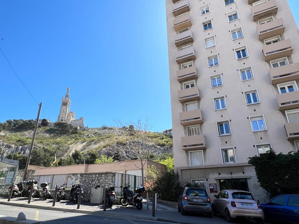 Property building, Location