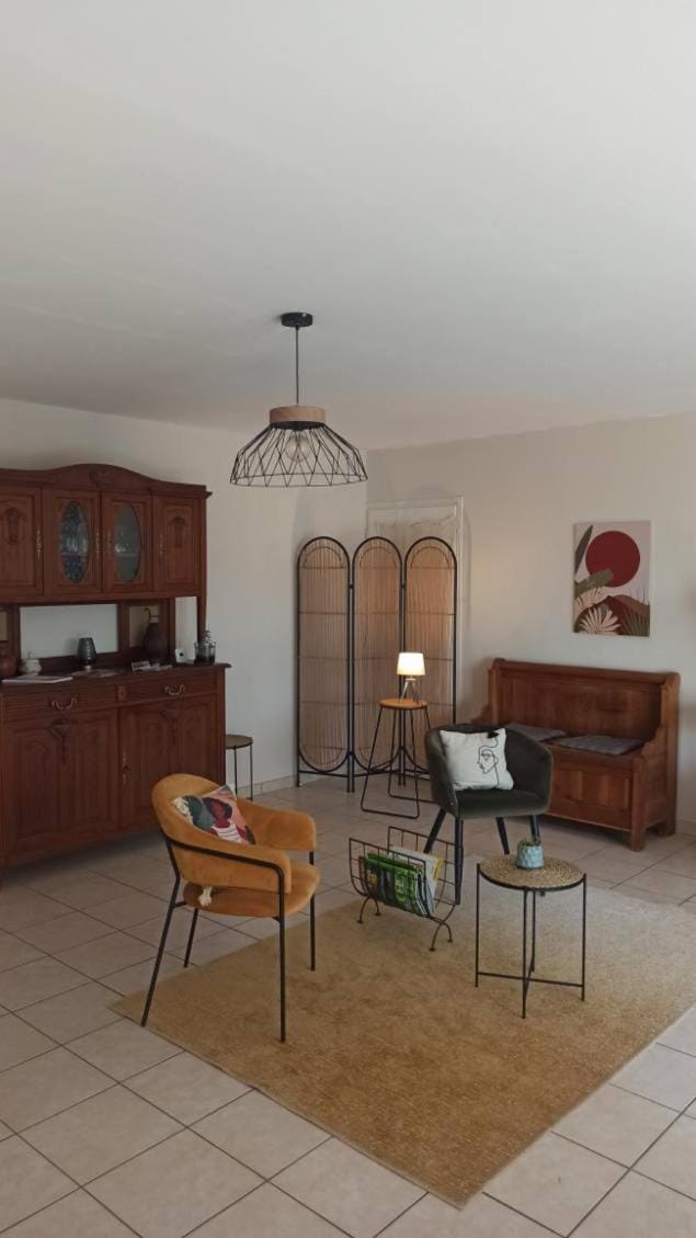 Living room, Breakfast