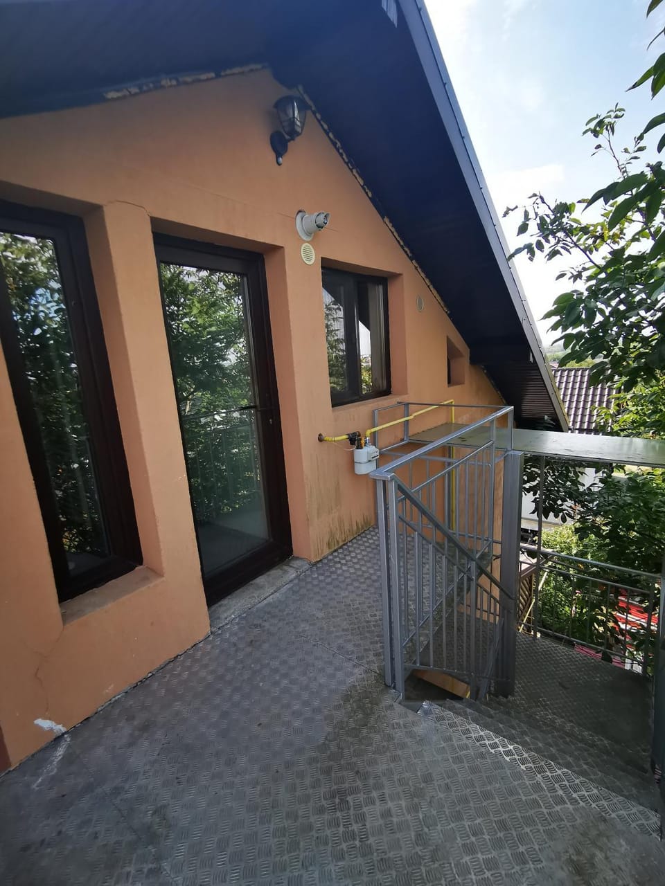Facade/entrance, Balcony/Terrace