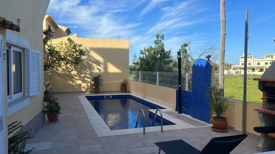 Swimming pool, Swimming pool