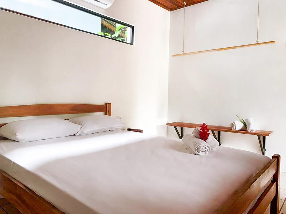 Bed, Photo of the whole room, Bedroom, Garden view, internet, towels, air conditioner