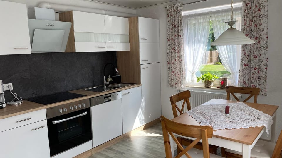 Kitchen or kitchenette, Dining area, dishwasher