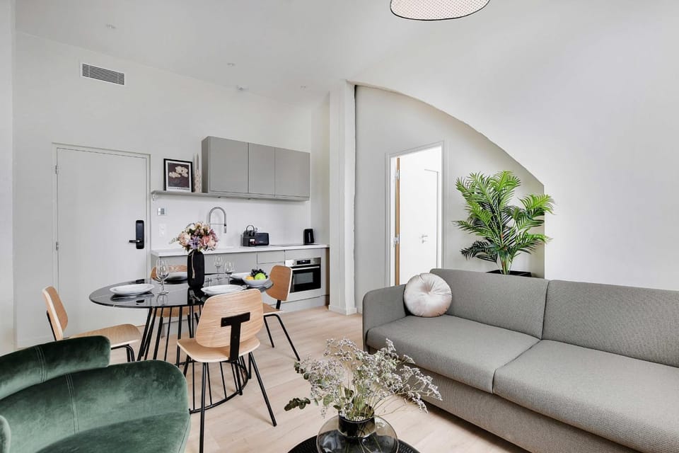 Kitchen or kitchenette, Living room, Seating area, pet friendly, toaster