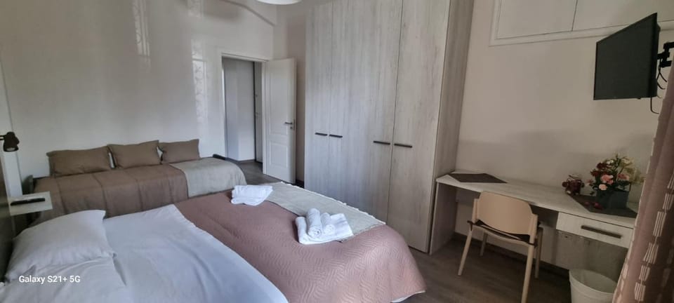 TV and multimedia, Photo of the whole room, Bedroom, wardrobe