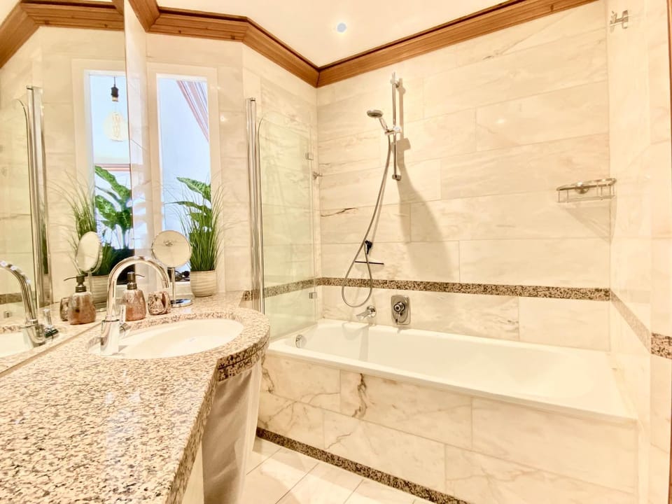 Shower, Bathroom, Bath, towels