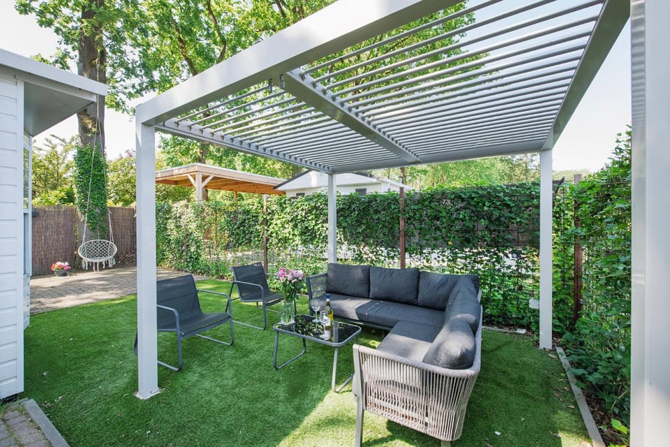 Day, Garden view