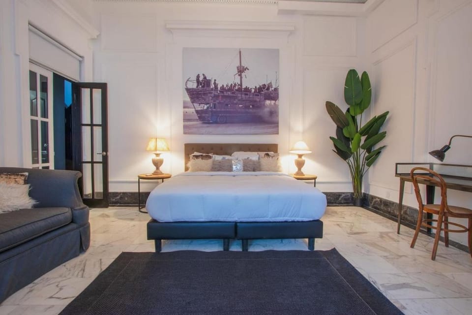 Bed, Living room, Other, Photo of the whole room, Seating area, Bedroom