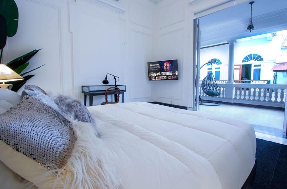 Bed, TV and multimedia, Other, Photo of the whole room, Bedroom, internet, air conditioner