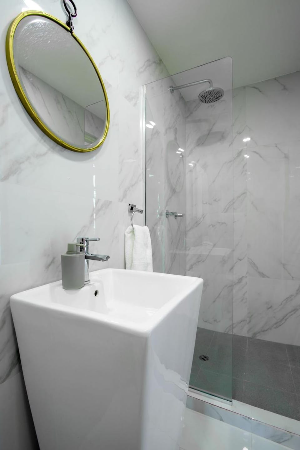Shower, Bathroom, Other, internet, air conditioner