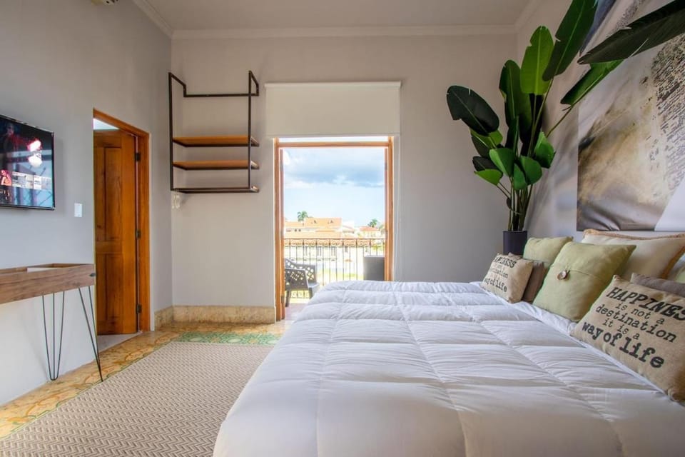 Bed, TV and multimedia, Balcony/Terrace, Other, Photo of the whole room, Bedroom, internet