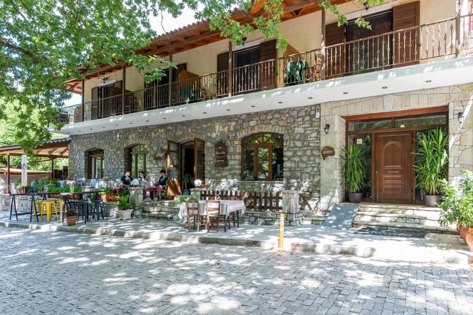 Property building, Facade/entrance, Neighbourhood, Landmark view, Landmark view, Street view, Quiet street view