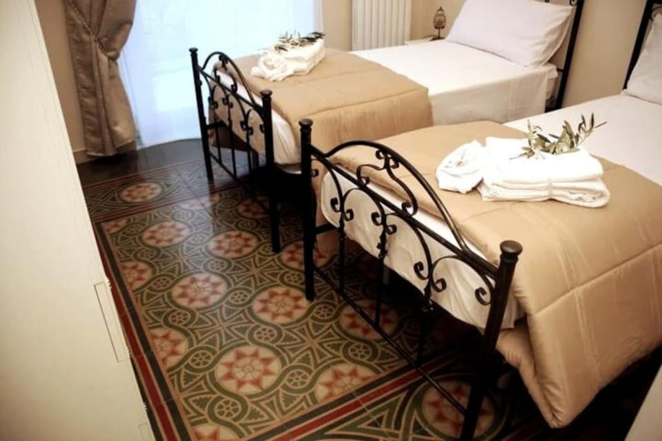 Photo of the whole room, Bedroom, towels